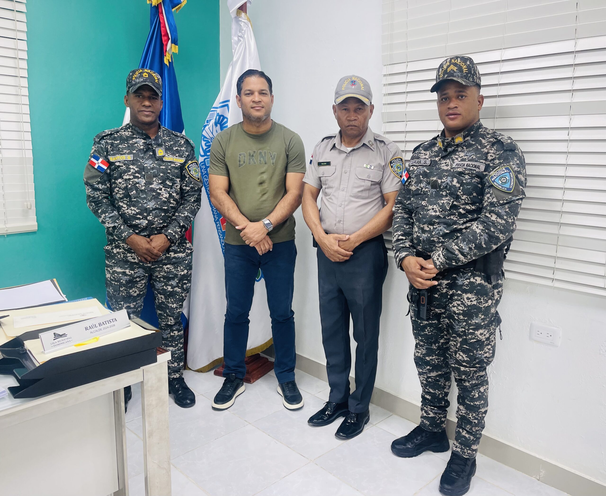 El alcalde de Matanzas, Raúl Batista, sostuvo una reunión clave con el supervisor zonal Mayor Made para coordinar los trabajos de supervisión y seguridad durante la temporada navideña.