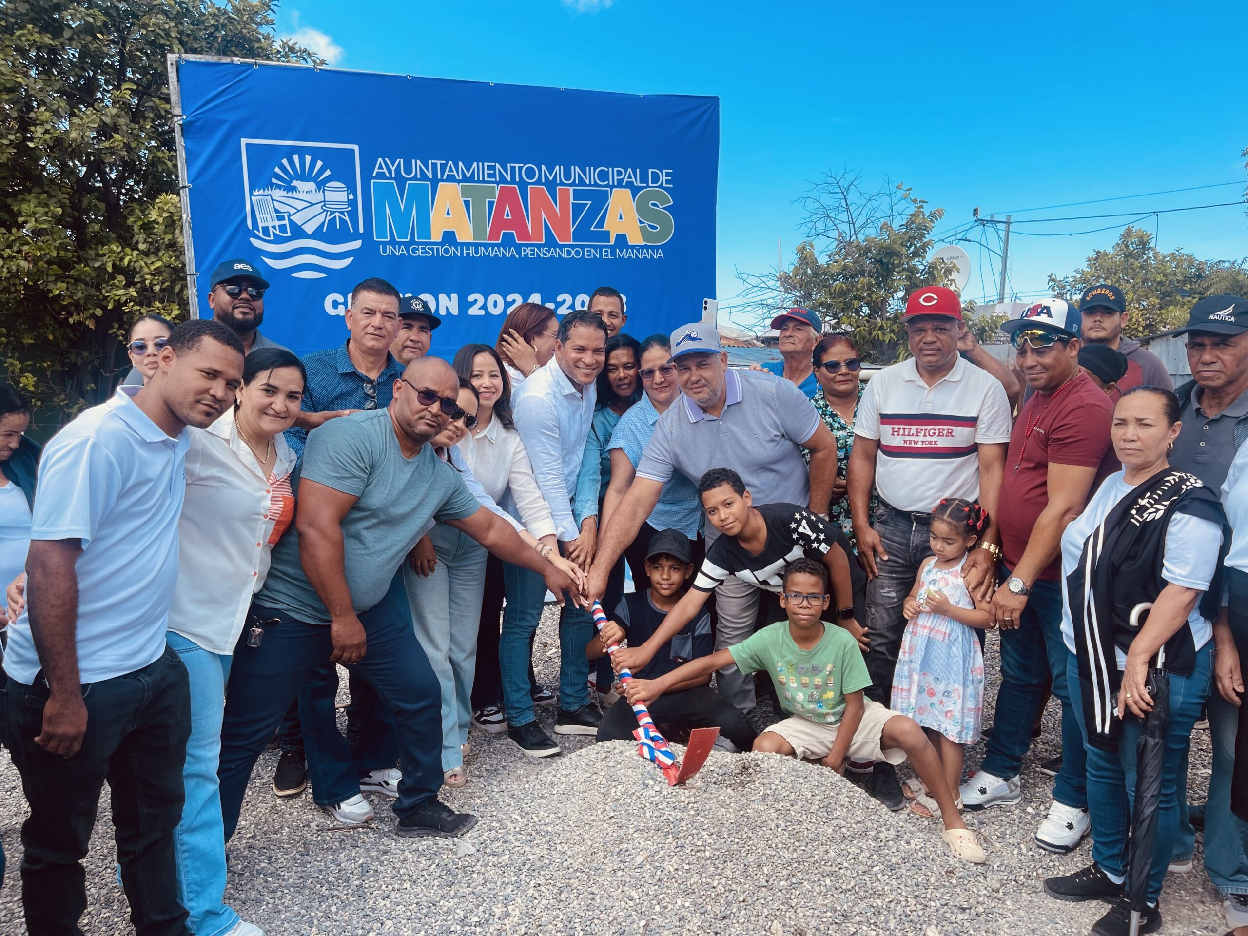 El Ayuntamiento de Matanzas realizó en el día de hoy el acto formal del primer picazo, dejando iniciados los trabajos de construcción del Parque Recreativo Ana Lucila.